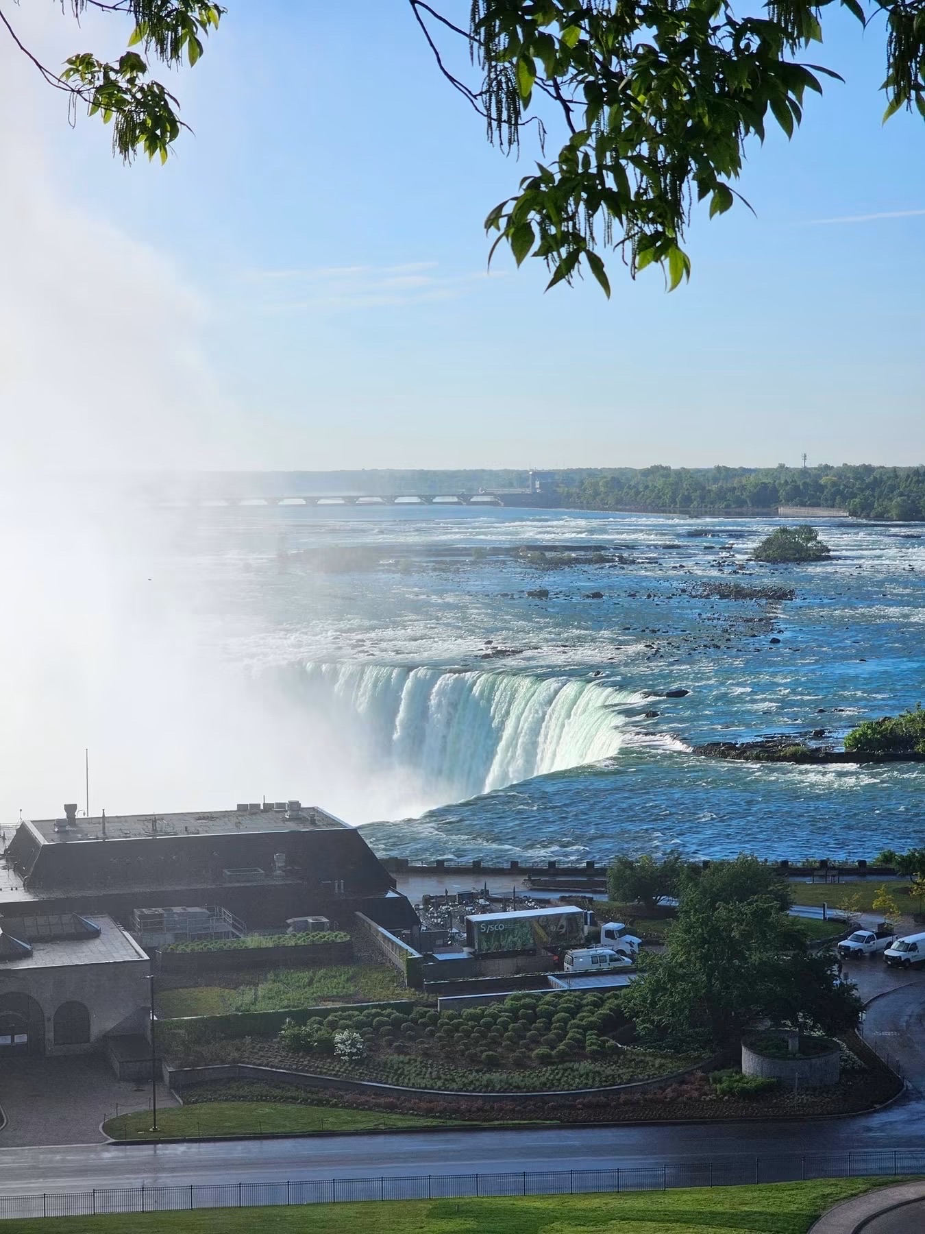 🌊 **Niagara Falls, Canada 🇨🇦 — Nature at Its Most Powerful**