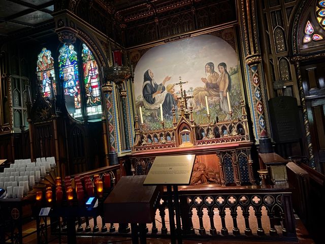 Notre-Dame Basilica in Montreal 🇨🇦