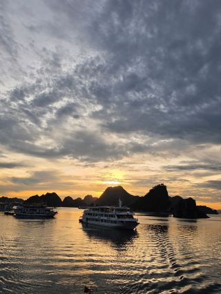 [Ha Long Bay Cruise Recommendation] Embark on a luxurious two-day, one-night wooden-hulled cruise aboard the Hera Classical Boutique! Complete itinerary, food, and must-see guide 🚢✨