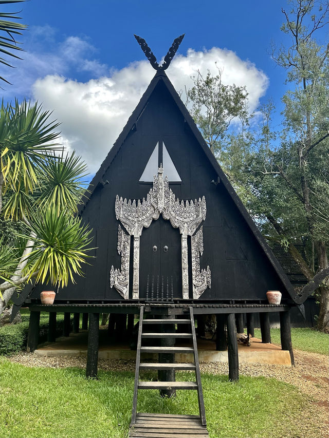 📍 Baan Dam Museum, Chiang Rai, Thailand 🖤