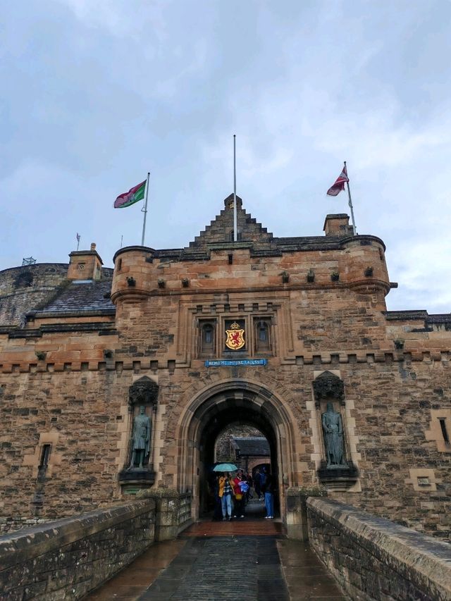 Magnificient Edinburgh Castle 🏴󠁧󠁢󠁳󠁣󠁴󠁿