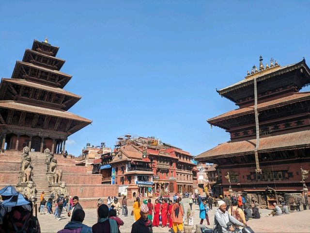 バスタブル　ニャタポラ寺院