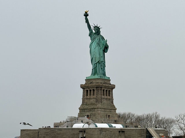 🗽 Statue of Liberty: A Powerful Icon of Freedom in New York City 🇺🇸✨