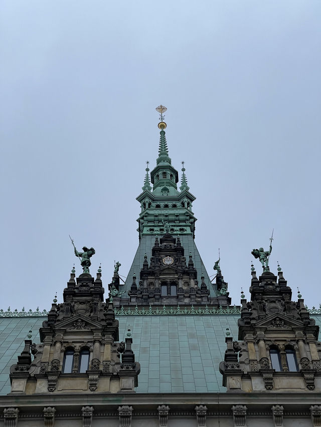 Frost & Found: Chasing Christmas Magic in Hamburg