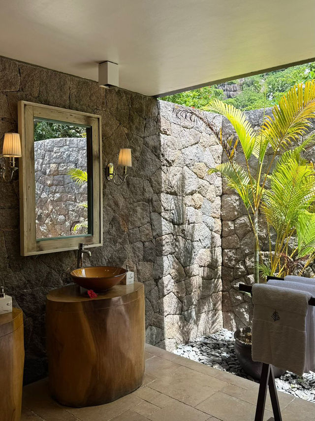 Breathtaking views from Four Seasons Seychelles 🏝️