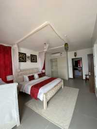4bedroom all en-suite villa, first row from the beach