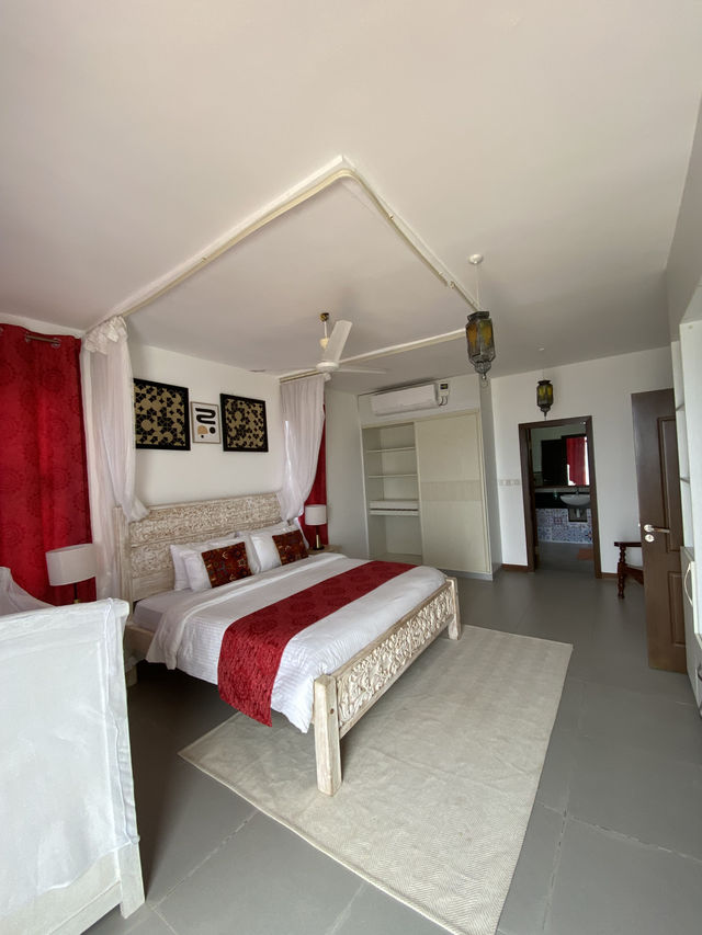 4bedroom all en-suite villa, first row from the beach