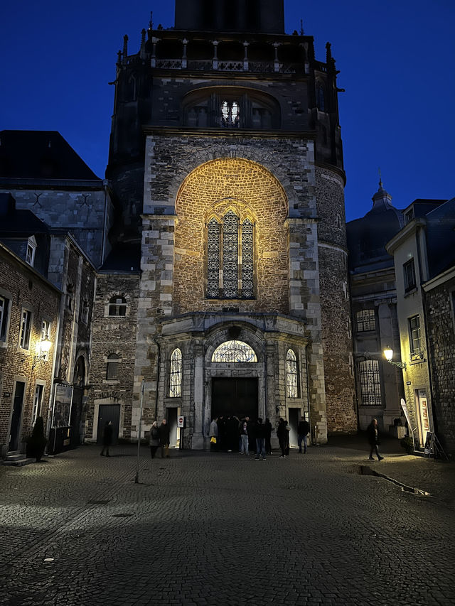 🏰✨ Aachener Dom – Germany’s First UNESCO World Heritage Site and the Heart of European History ✨⛪