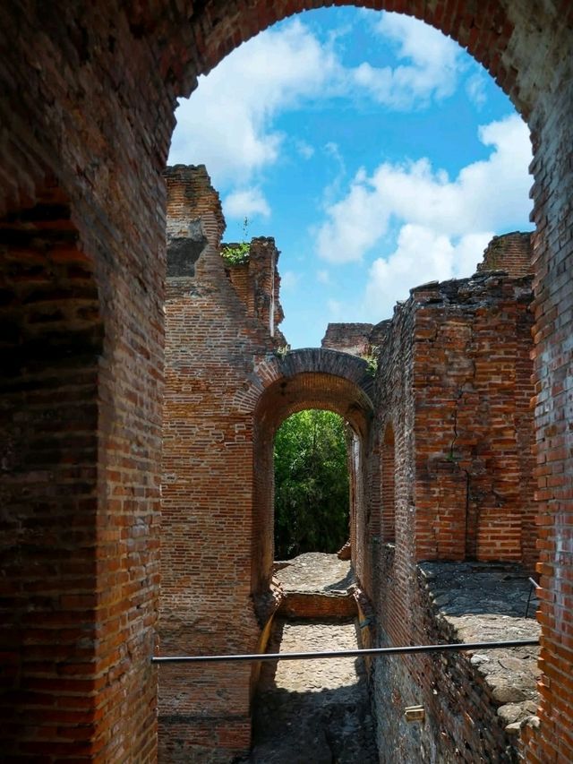🏰 Where Shadows of History Still Stand – Târgoviște, Romania