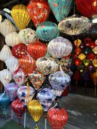 The Shining wonders -Where the Streets Glow with Lantern Light