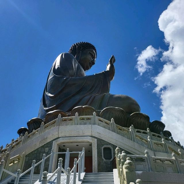 🌟 Discover the Majesty of the Big Buddha in Hong Kong! 🇭🇰🧘‍♂️