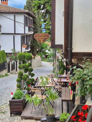 การพักผ่อนสุดแสนโรแมนติกในฤดูหนาว: บ้านของคุณปู่คุณย่าของฉันในโอห์ริด ❄️🏡