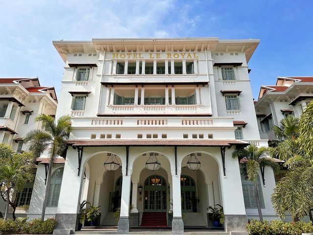 Phnom Penh Raffles Hotel ~ The balcony view of the super large one-bedroom standard suite is so beautiful!