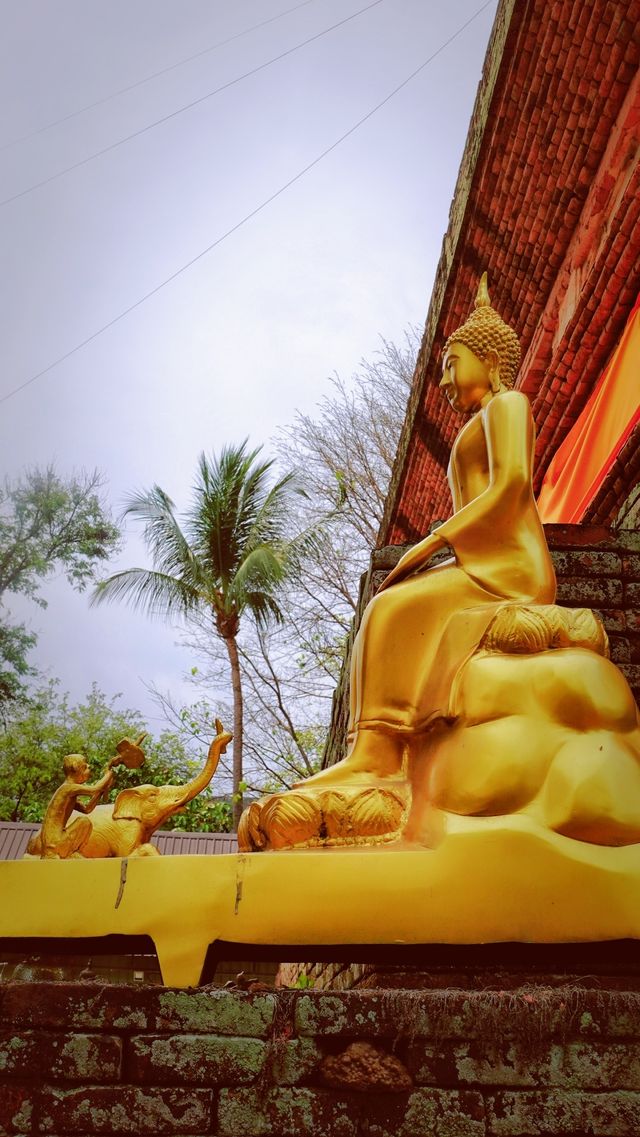 Wat Lok Moli: an ancient and niche temple in northern Thailand.