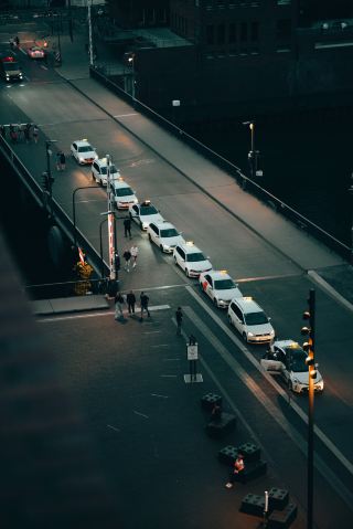 London Streets | Experiencing the Gloomy Cityscape Alone