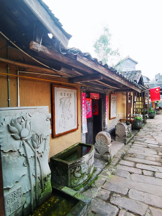 “客家名鎮、會館之鄉”洛帶