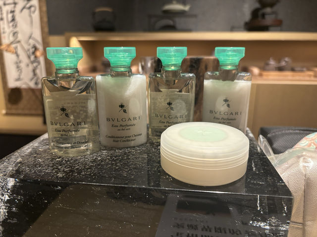 在桂林陽朔的一家酒店，竟然被酒店管家硬拉著出去玩