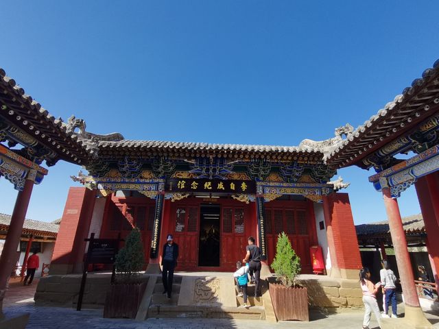 驅車百里到行宮，瞻仰明末大英雄，江山易得還易失，到底起義未成功