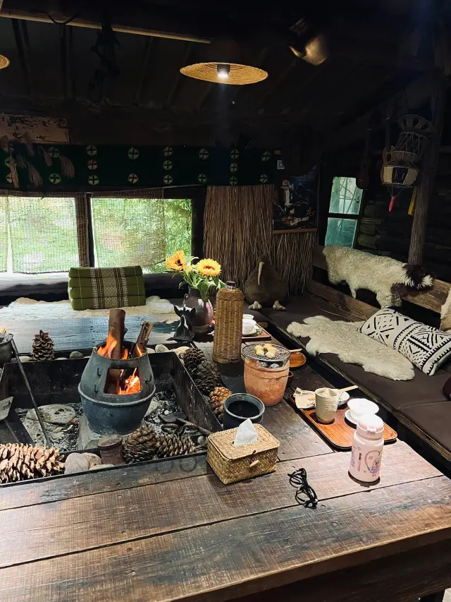 Breaking into a fairy-tale hunter's cabin | Hidden in Dali in winter