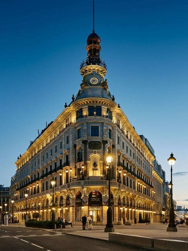 🌟✨ Madrid's Top Hotel Havens: Luxury, Location & Leisure! ✨🌟