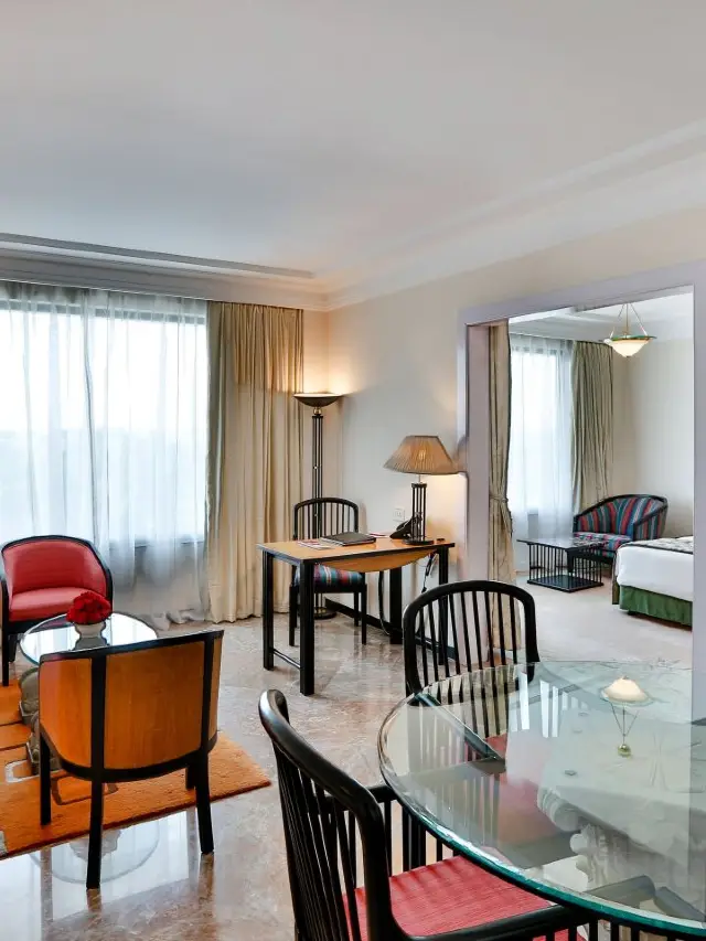 🌟 Chennai Charms: Crowne Plaza's Luxe Comforts 🌟