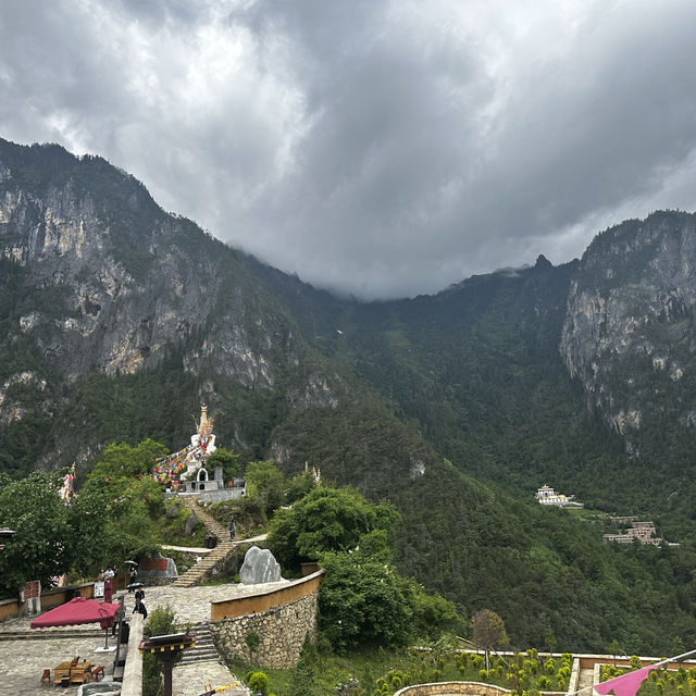 Shangri la gorge, Balegezong