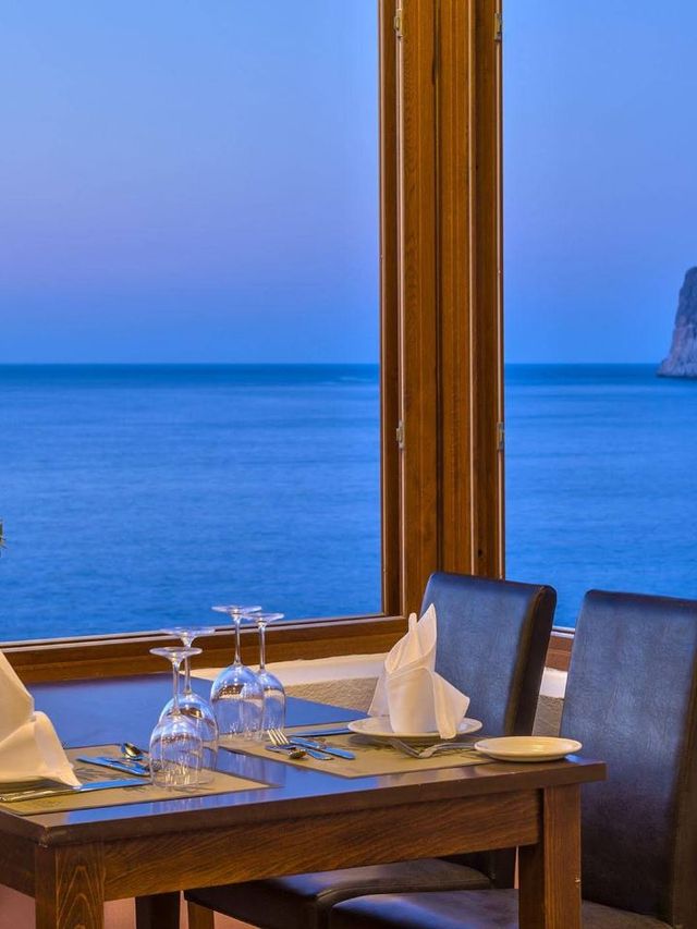 🌊🛏️ Fodele's Finest: Splash & Stay in Greece 🇬🇷