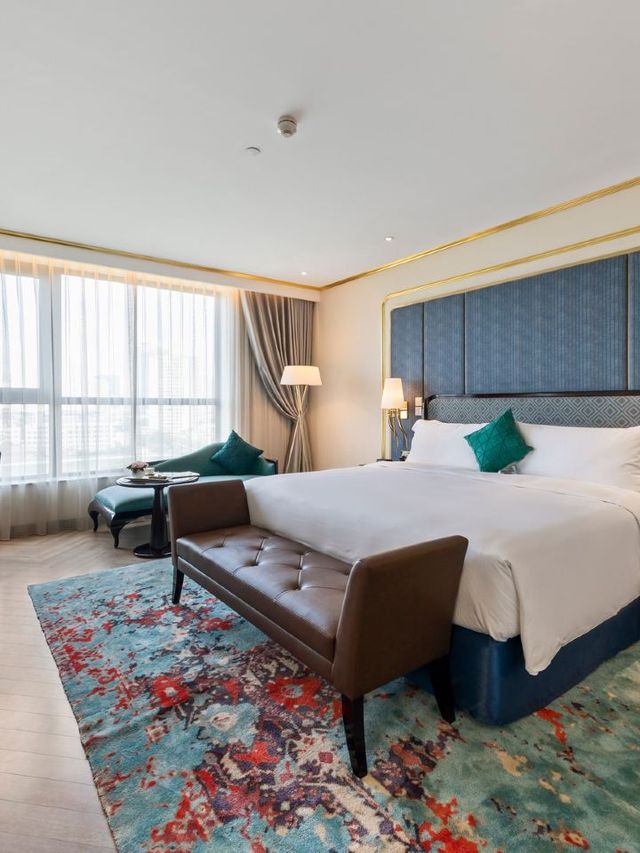 🌟 Hanoi's Luxe Life: Golden Stays at Dolce Wyndham! ✨