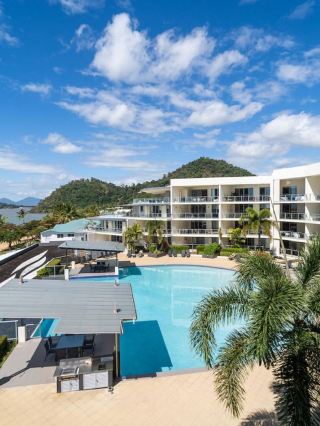 🌴🏖️ Trinity Beach's Top Stay Picks! 🛎️🌟