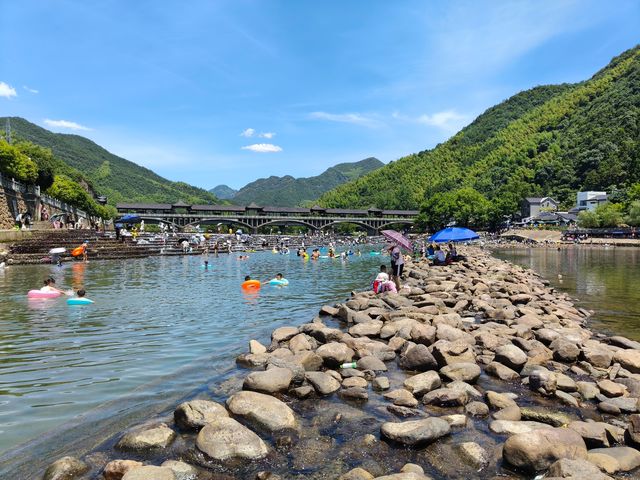 富陽龍鱗壩戲水記。