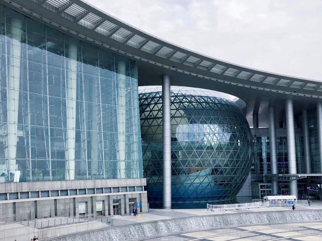 上海科技館：科技與自然交織的未來之旅