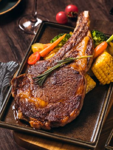 今年聖誕在這家湖畔餐廳盡情享受節日氛圍！