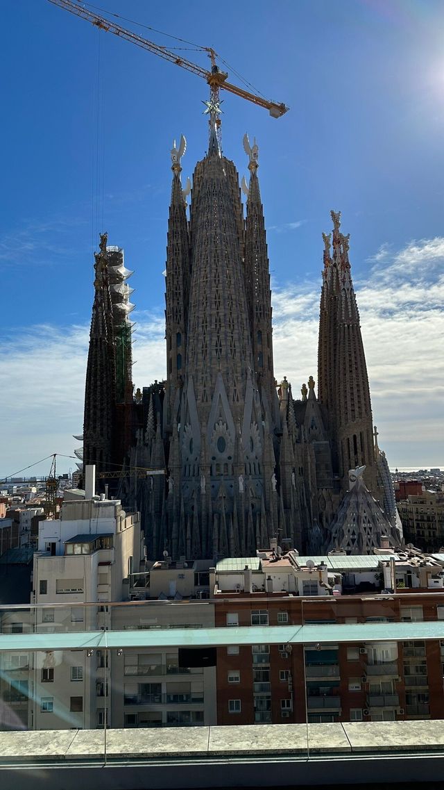 巴塞羅那 | 魯西隆塞爾考特酒店，離聖家堂超級近   地址：Carrer Del Rossell