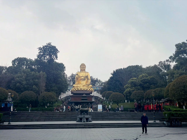 重慶市九龍坡區文物古蹟景點：萬佛殿，適合祈福、拍照打卡、週末閒暇度假地！  