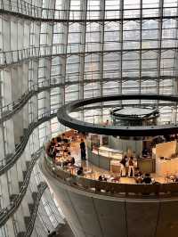 藝術的無聲交響：國立新美術館之旅
