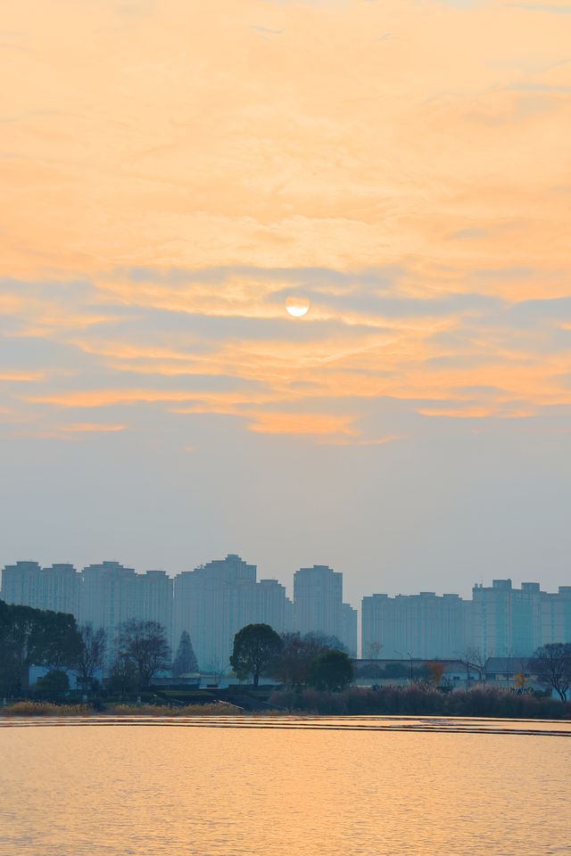 在杭州，可以閒逛一整天的湖邊公園