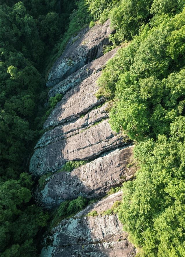 闖入綠野仙蹤！僰王山的瀑布和懸崖會「說話」！