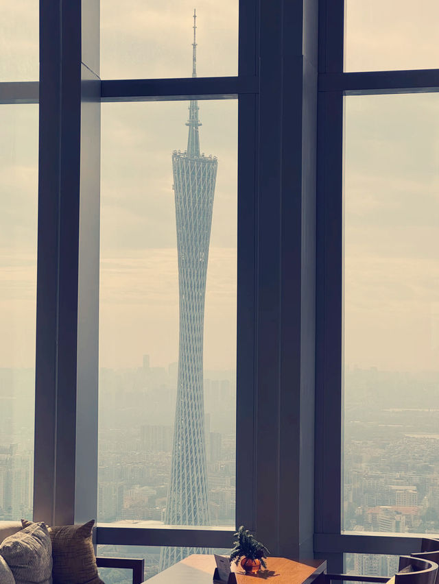 廣州柏悦酒店，無邊泳池邂逅云端美景