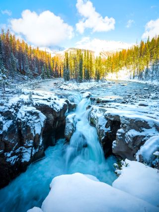 4-Day Banff Snow Scenery Tour Private Group of 6 from Calgary
