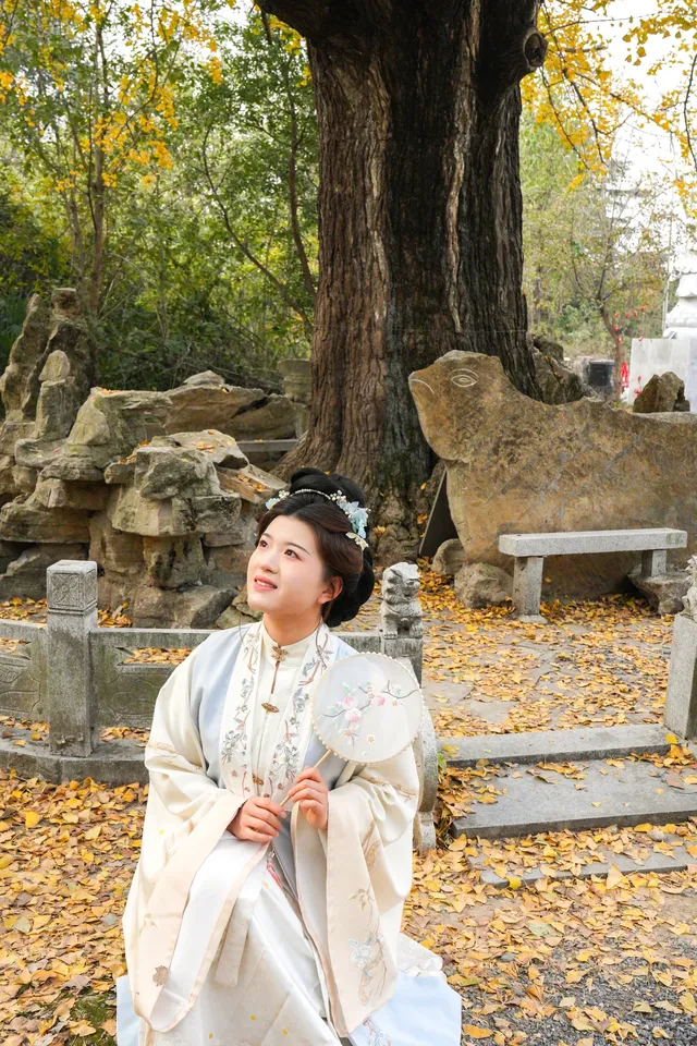 “我言秋日勝春朝”