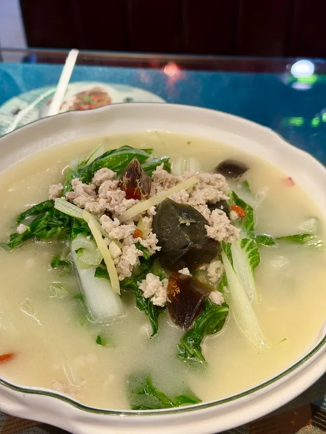 陽朔老牌啤酒魚，居然是個音樂餐廳！