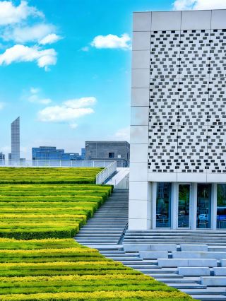 기차가 데려온 도시, 그러나 연조대지의 천년 깊은 내력을 품고 있다