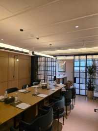 Отель с изысканным рестораном внутри.