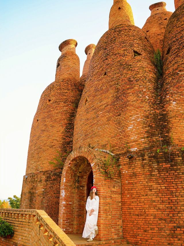 雲南紅河！把摩洛哥搬來的紅磚童話秘境