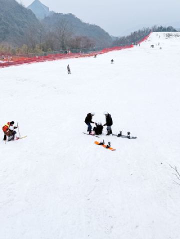 The area around Chengdu during the off-season is truly an ideal place to visit... (Travel guide included)