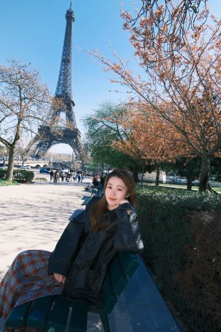 Фотосессия в Париже | Съемка цветущей сакуры и Эйфелевой башни в Париже весной