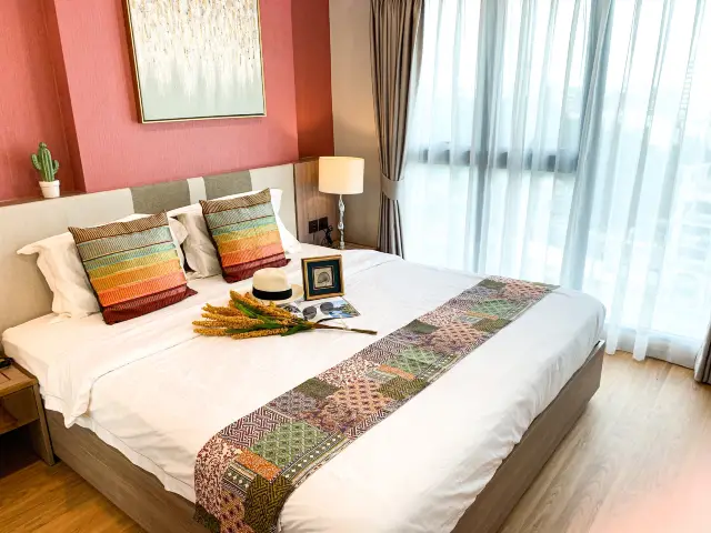 Guesthouse next to Chang Khlan Road Night Market in Chiang Mai with a free infinity pool for just 600+!