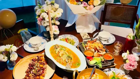 昆明美食旅遊指南 | 鳳梨山茶花 + 米莉小酒館 — traveler post in 昆明