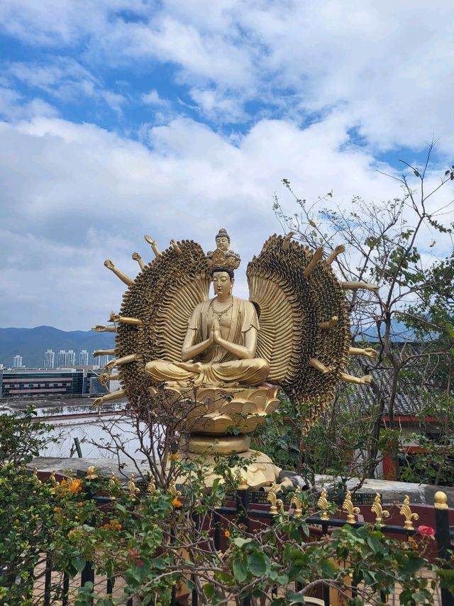 應該是全港最多佛像的寺院