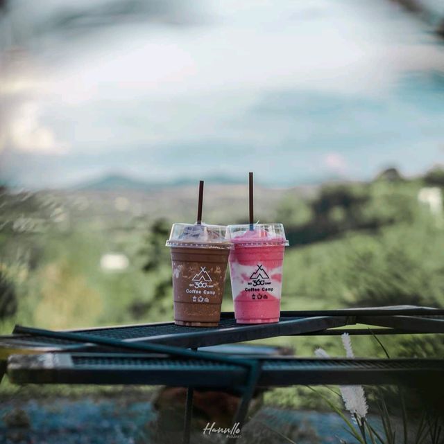 คาเฟ่สไตล์แคมป์ปิ้ง วิวภูเขา แบบ 360 องศา